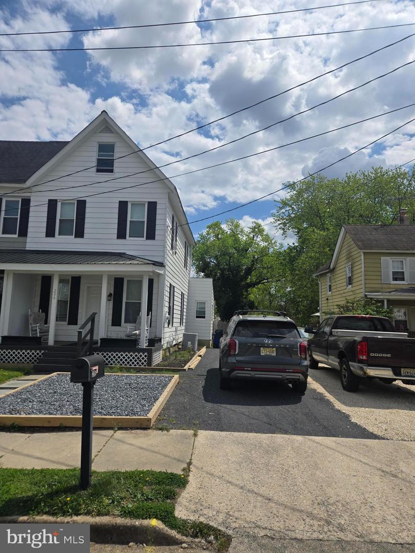 206 Broad St Property Photo 1
