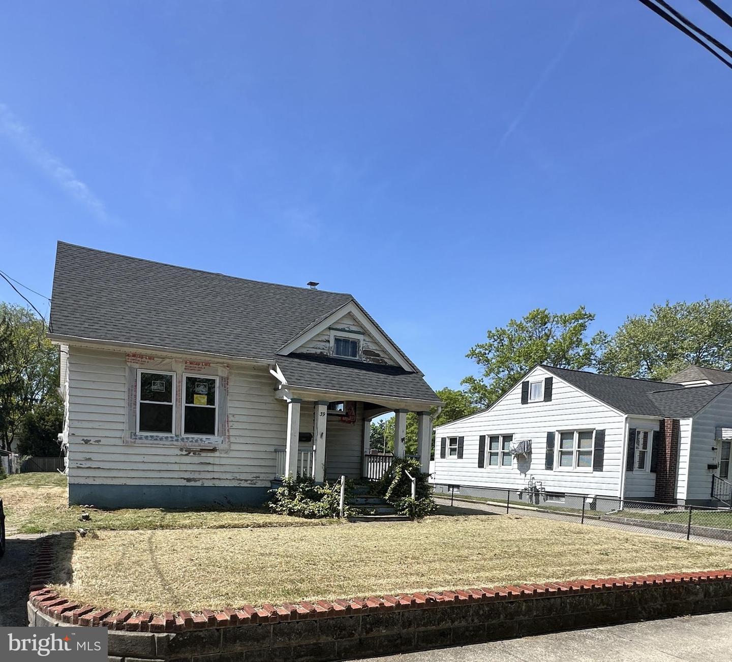 39 JENKINS AVE Property Photo 1