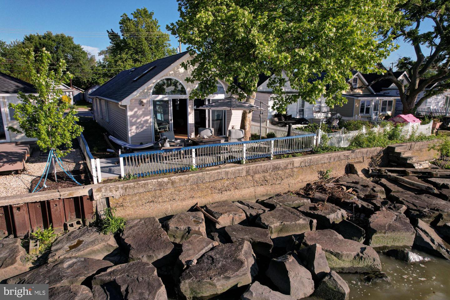 99 N RIVER DR