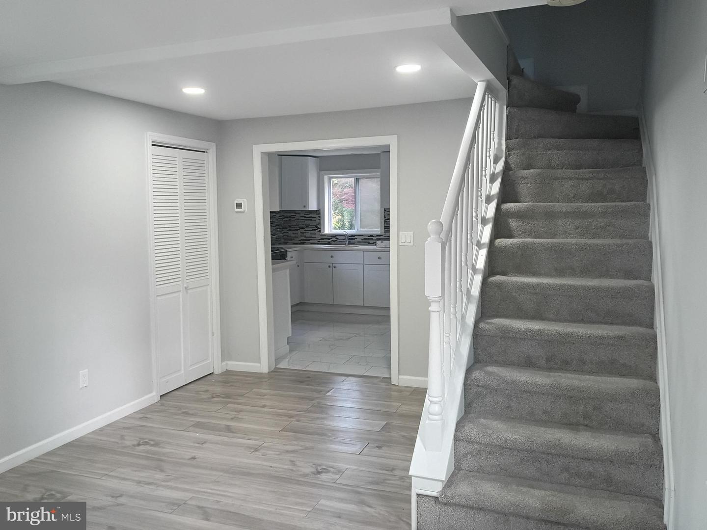 69 Carpenter St Property Photo 2