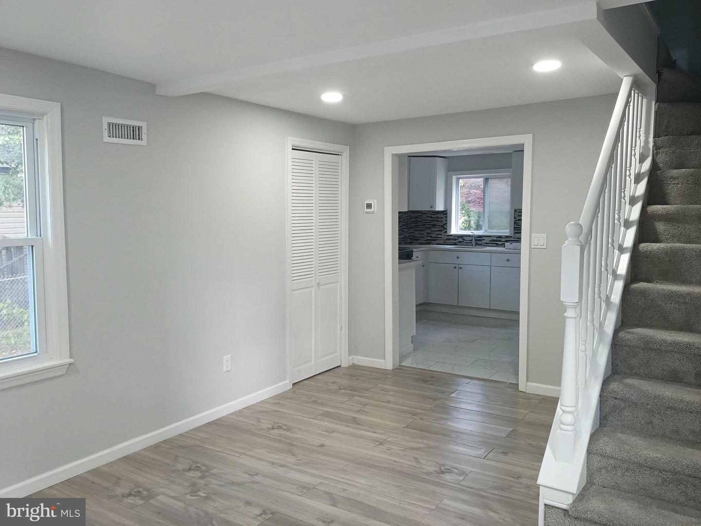 69 Carpenter St Property Photo 3