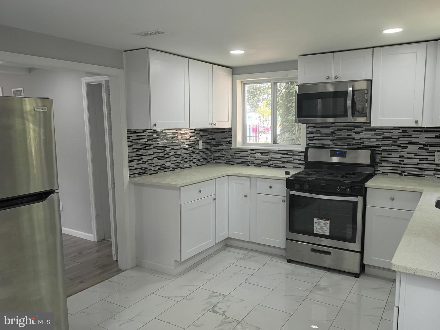 69 Carpenter St Property Photo 8