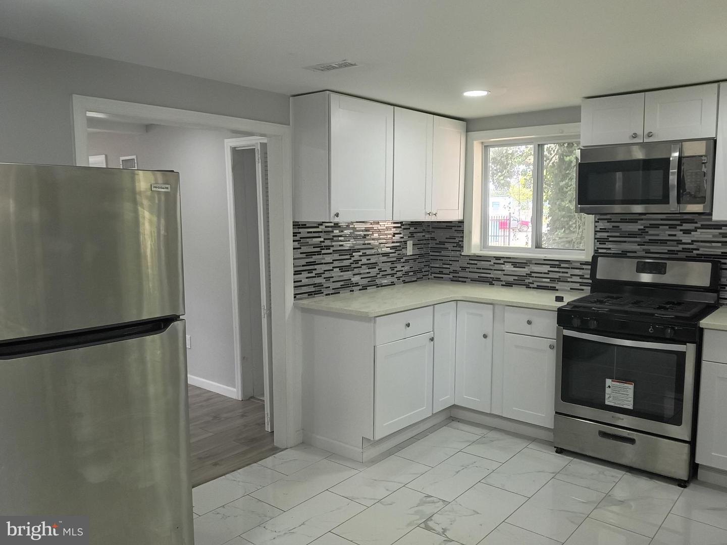 69 Carpenter St Property Photo 9