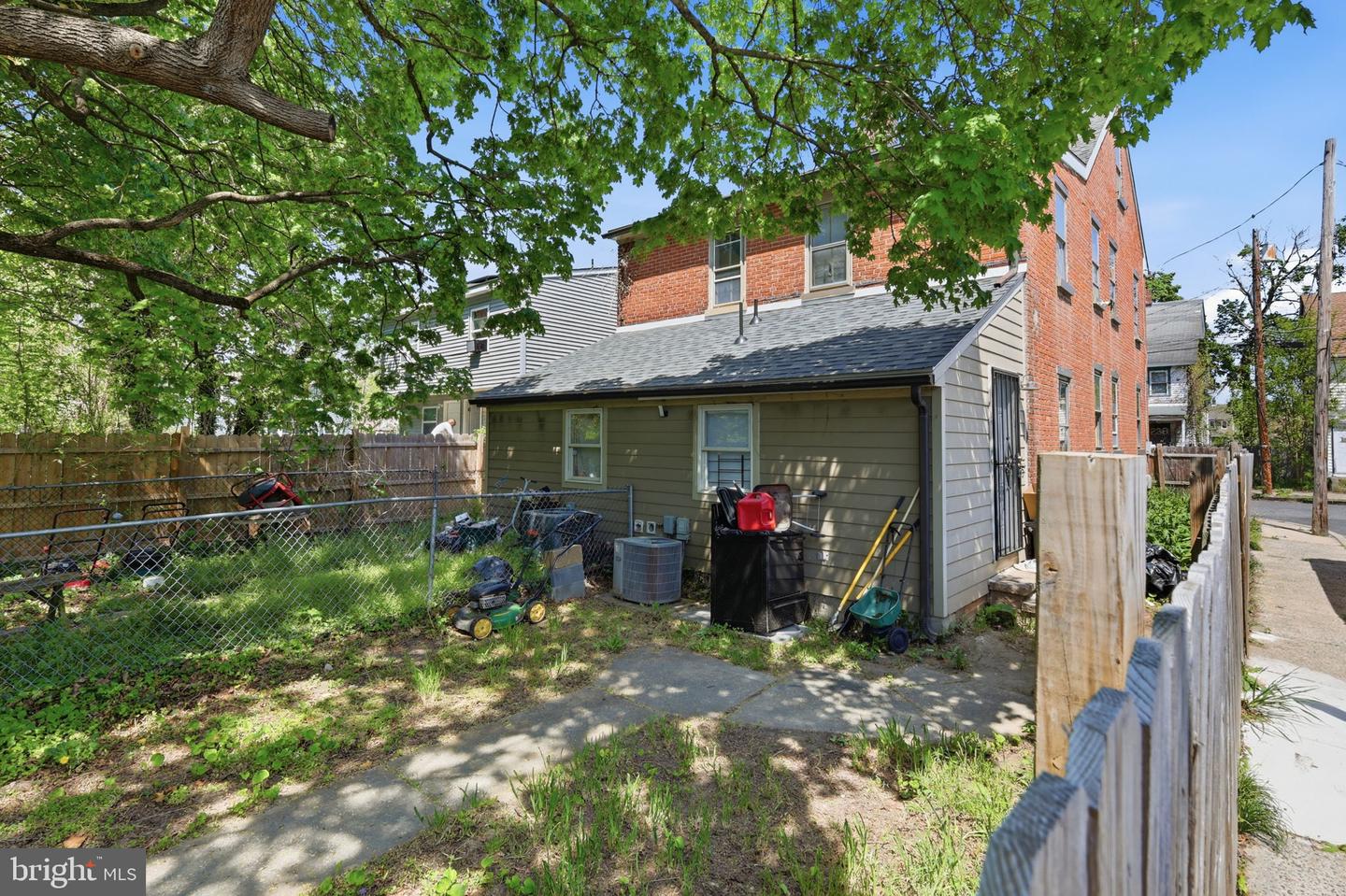 235 Sinnickson St Property Photo 2