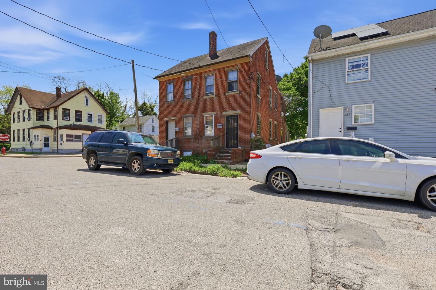 235 Sinnickson St Property Photo 3
