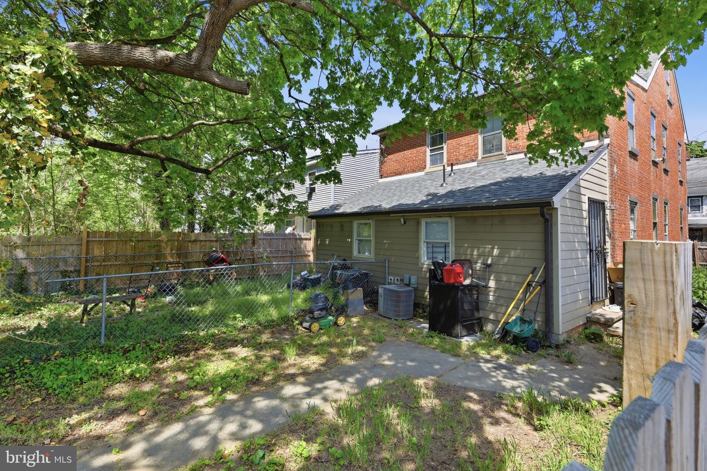 235 Sinnickson St Property Photo 7