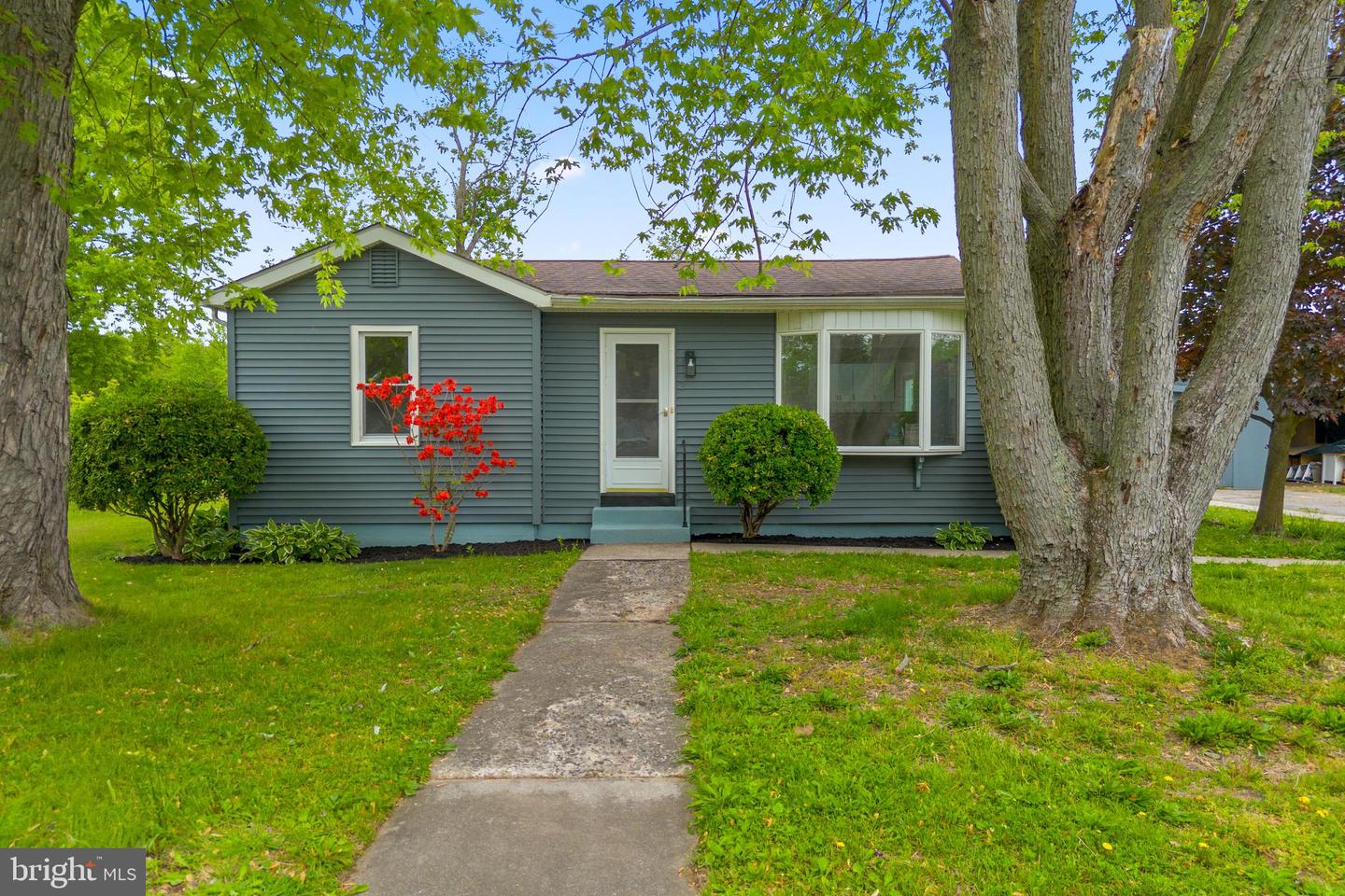 7 Meadowview Ave Property Photo 1