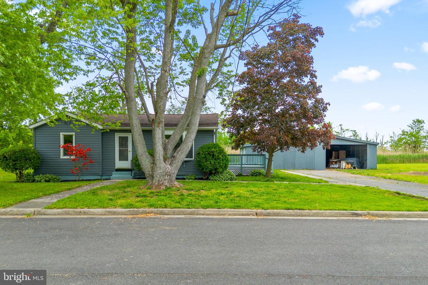 7 Meadowview Ave Property Photo 2
