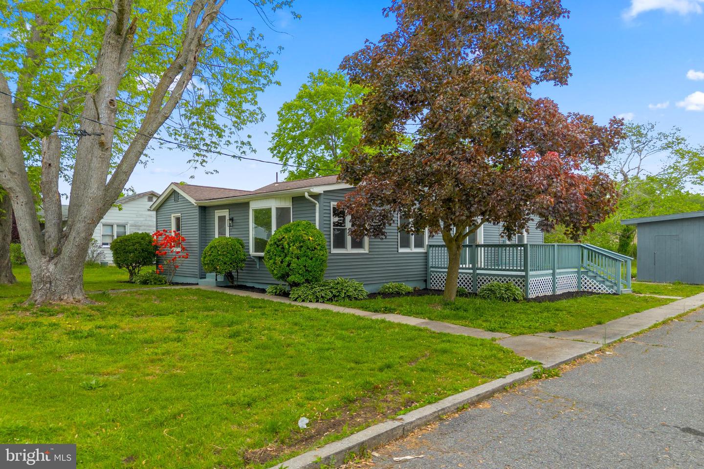 7 Meadowview Ave Property Photo 3