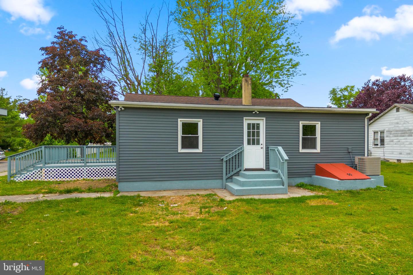 7 Meadowview Ave Property Photo 4
