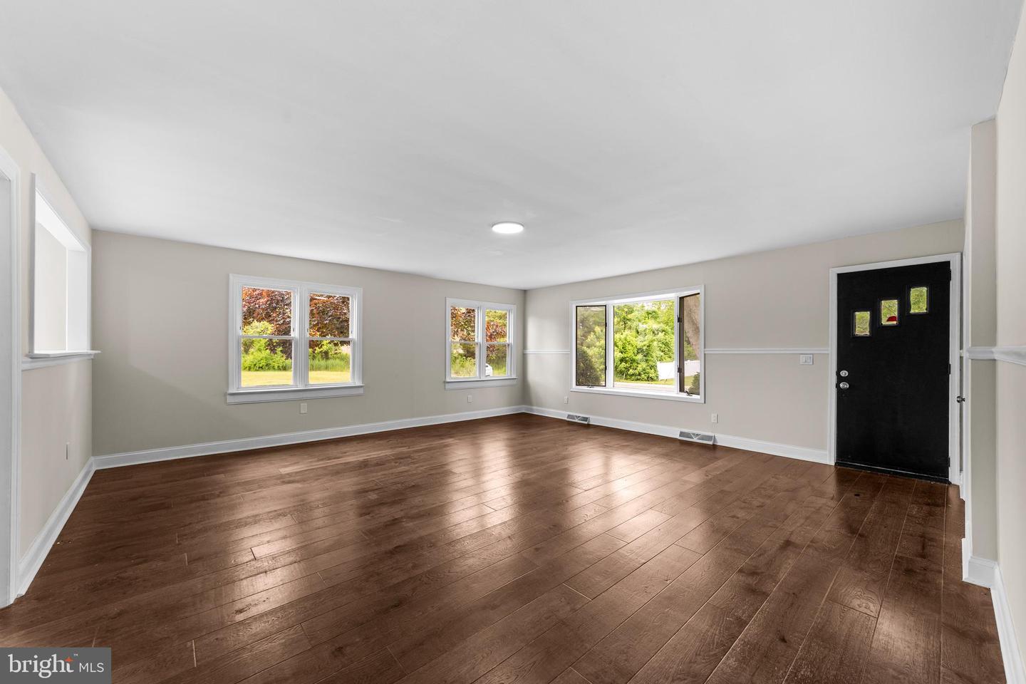 7 Meadowview Ave Property Photo 10