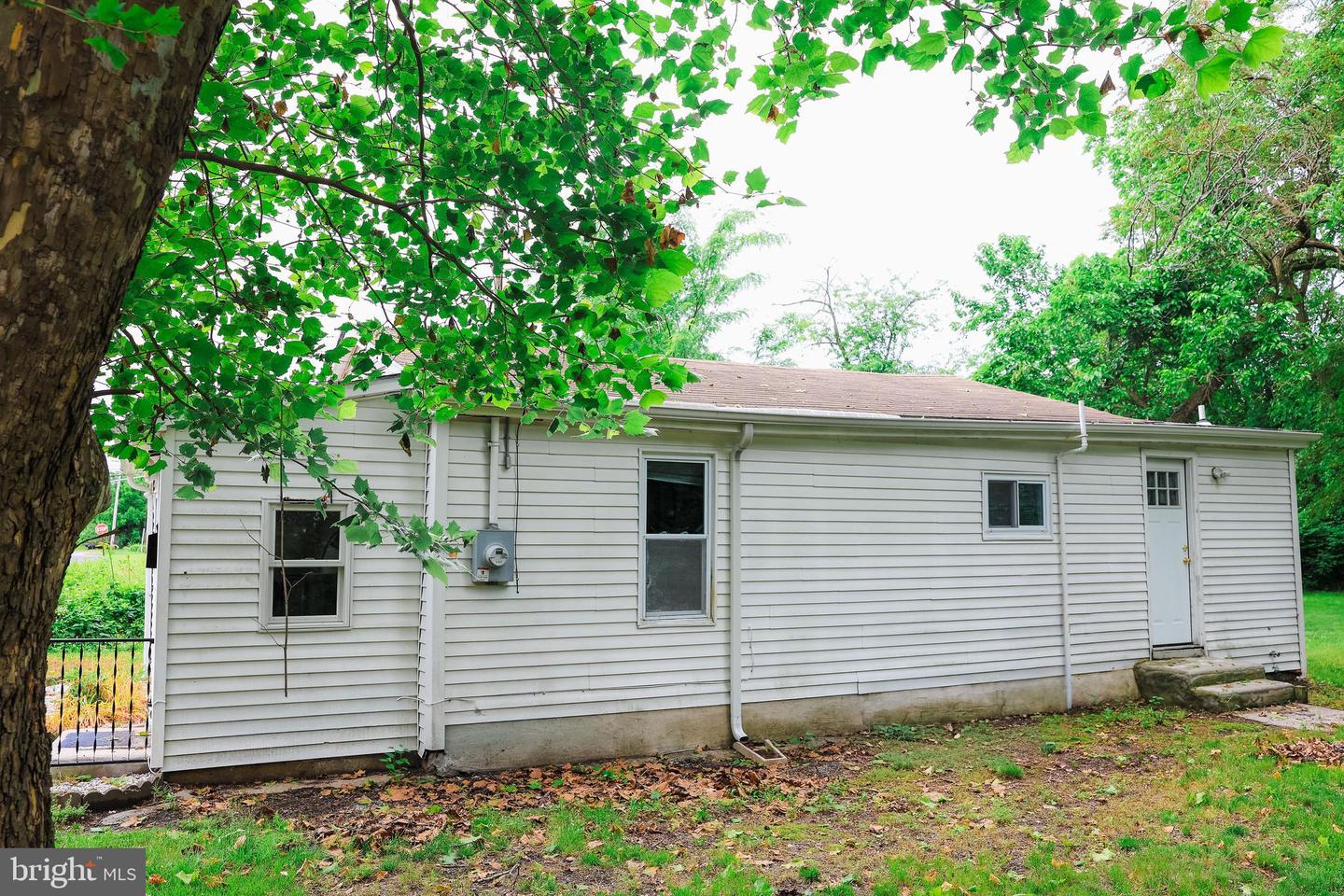 114 Deming Ave Property Photo 3