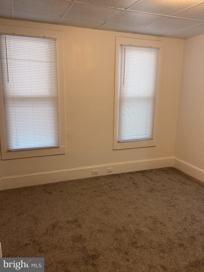 176 Griffith St Property Photo 4