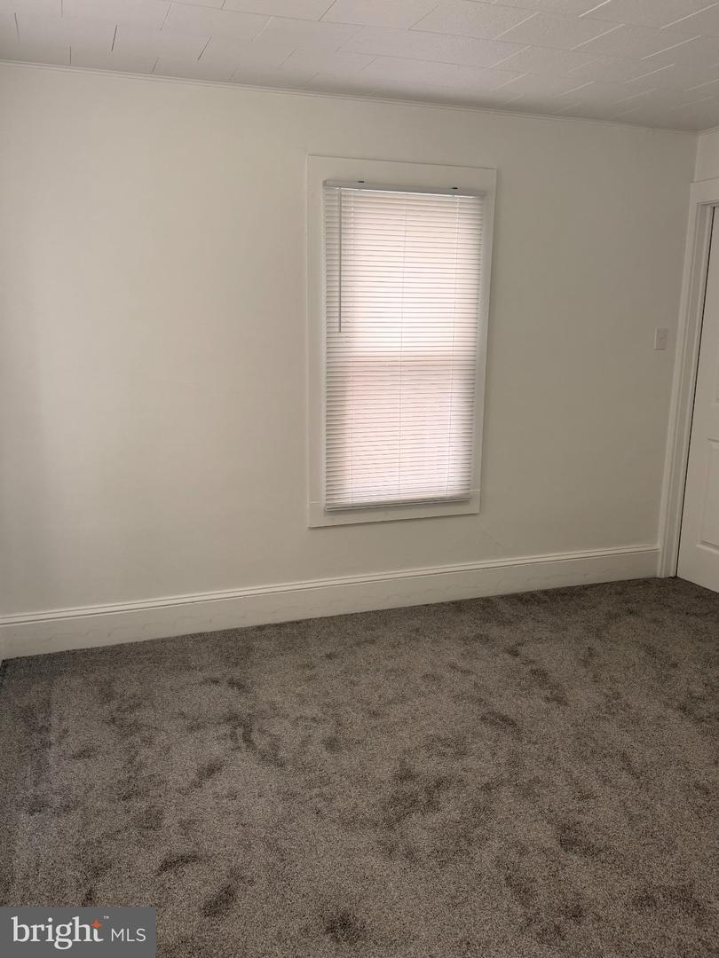 176 Griffith St Property Photo 9