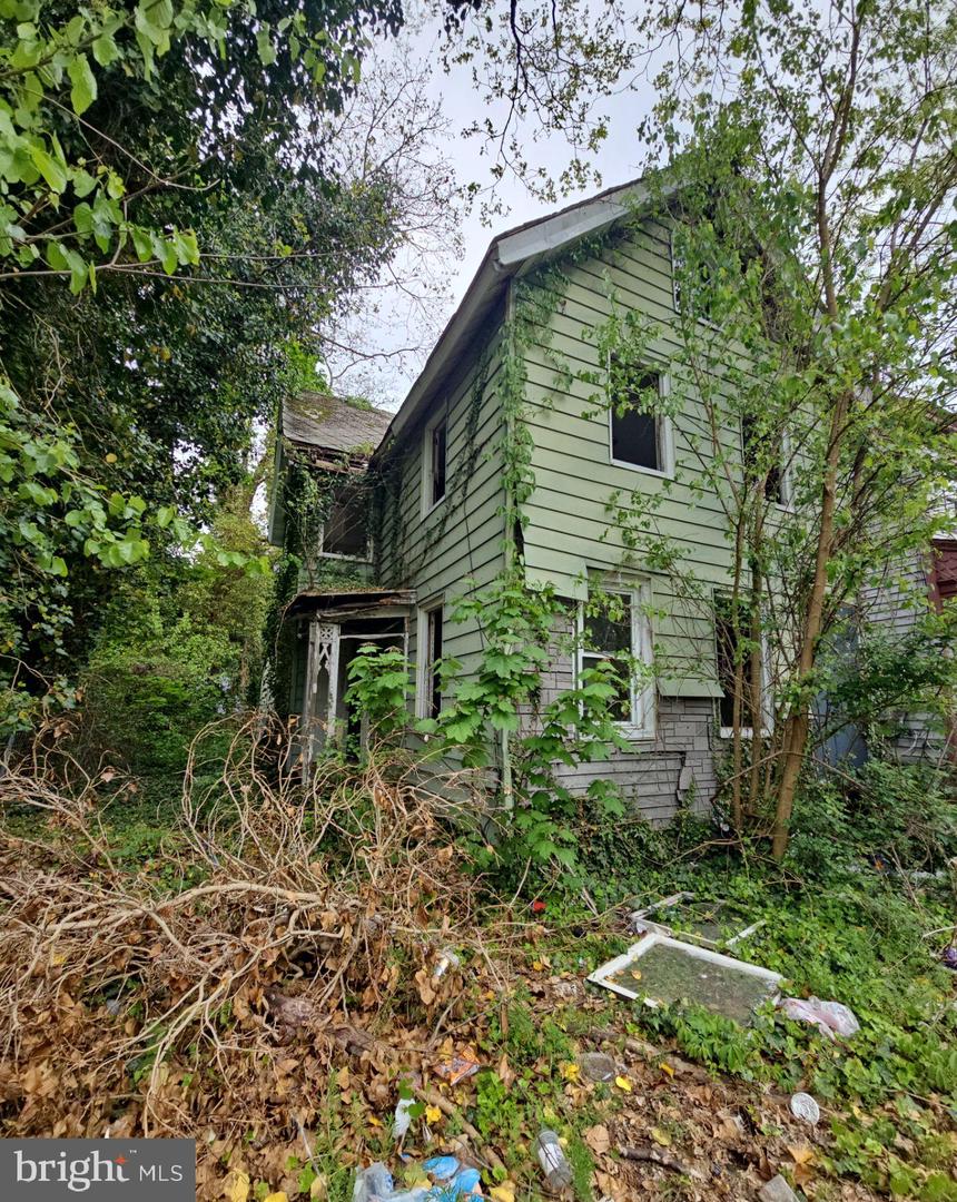 35 Eakin St Property Photo 3