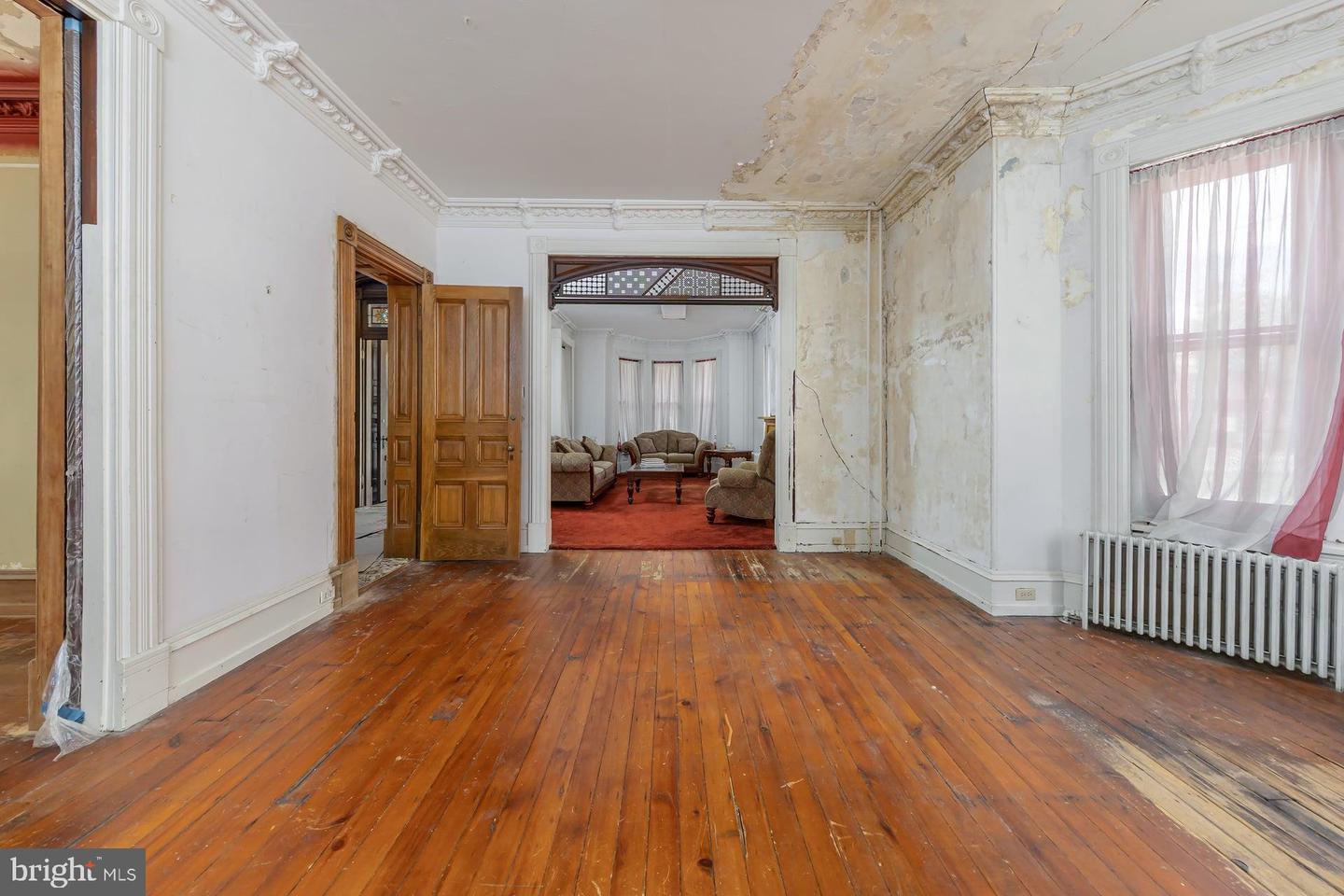 100 W Broadway Property Photo 16