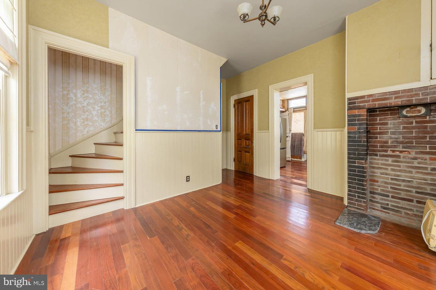 100 W Broadway Property Photo 21