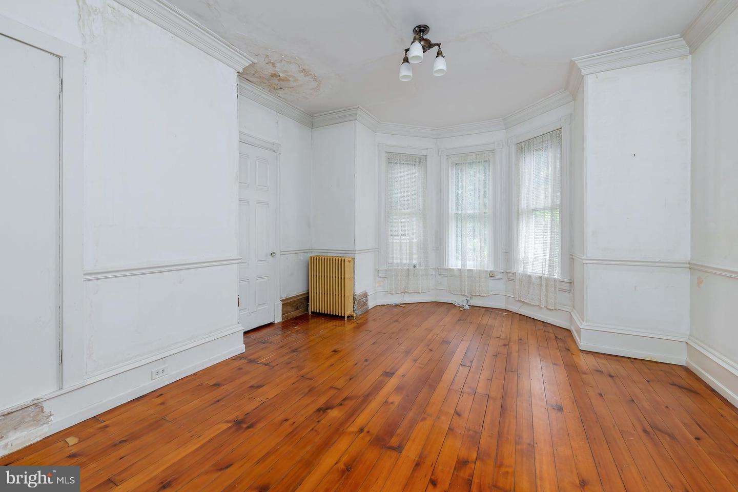 100 W Broadway Property Photo 28
