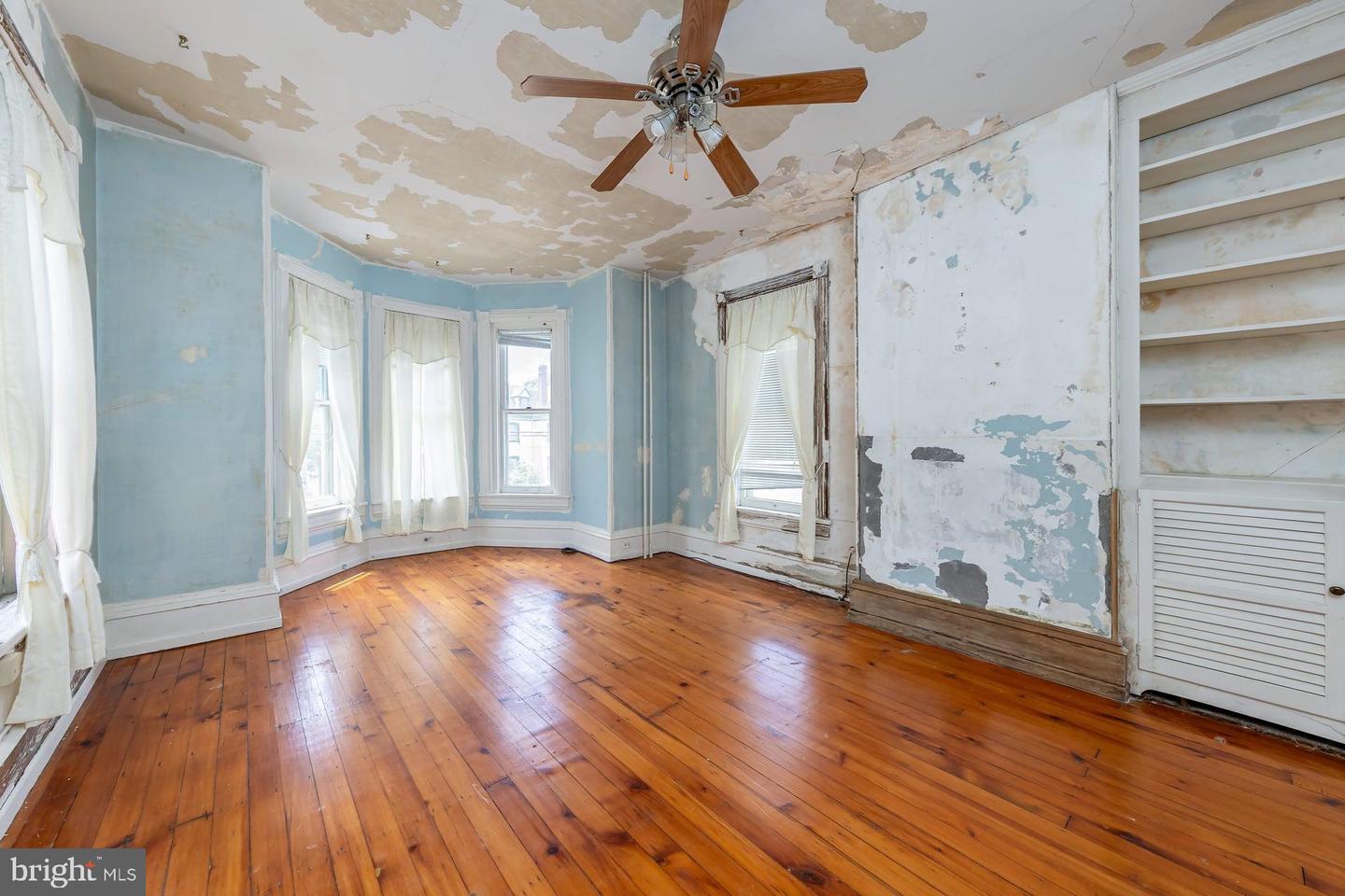 100 W Broadway Property Photo 32