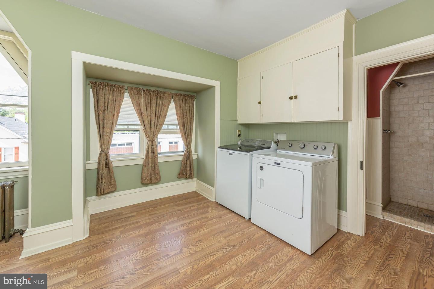 100 W Broadway Property Photo 38