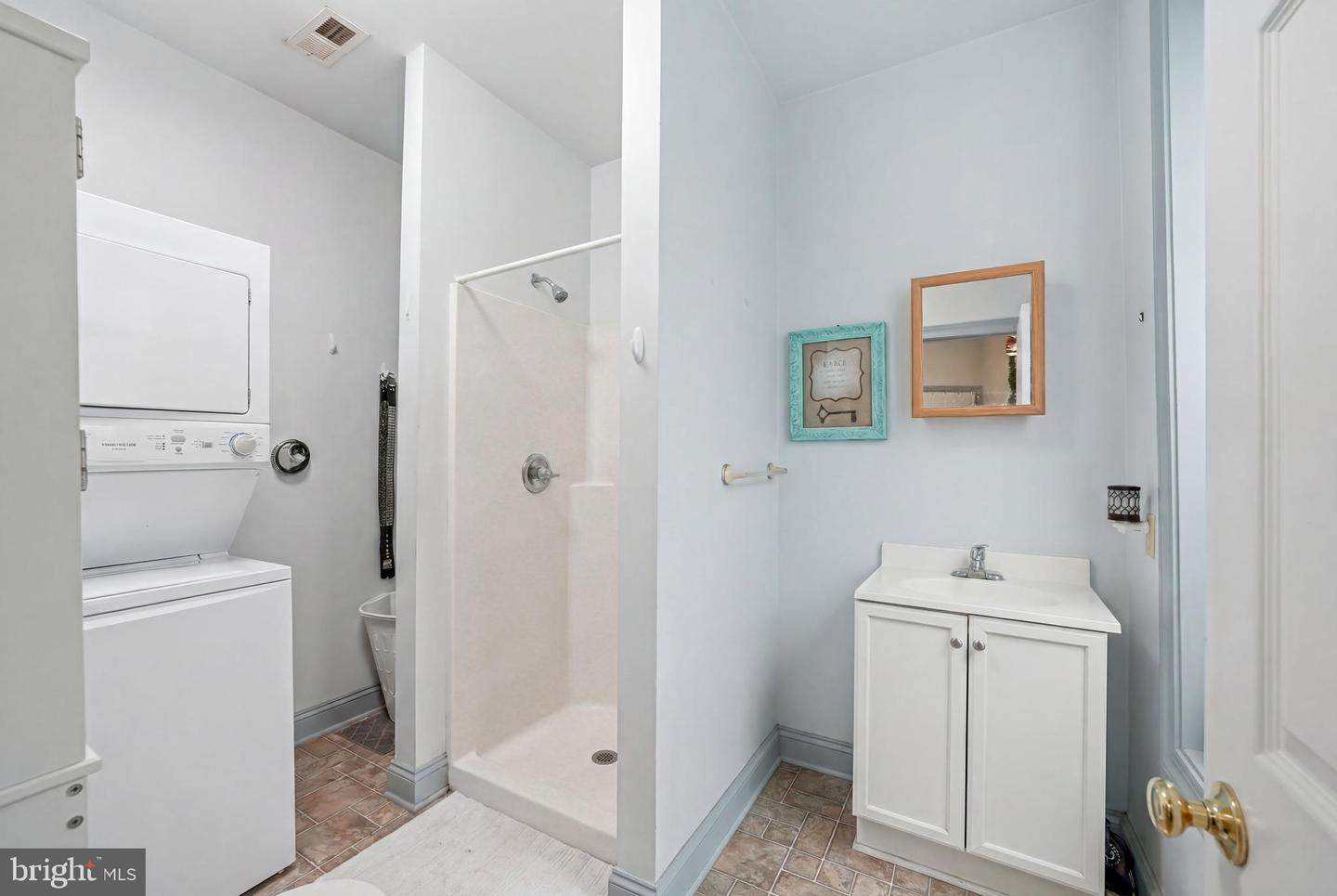 2 S Main St Property Photo 23