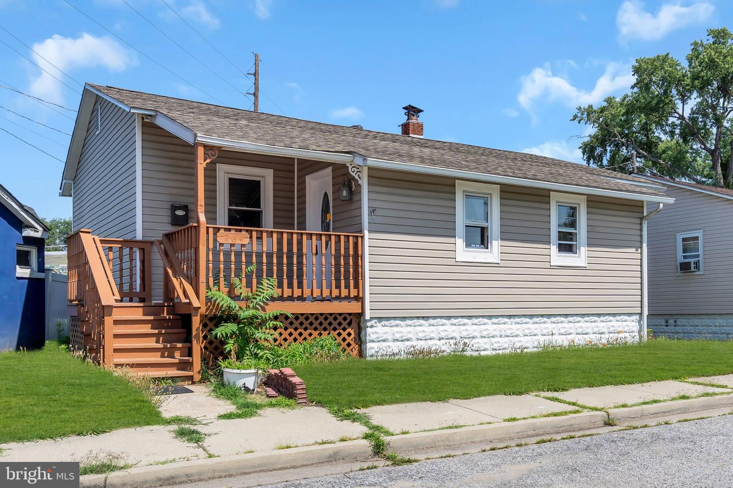 264 Birch St Property Photo 1