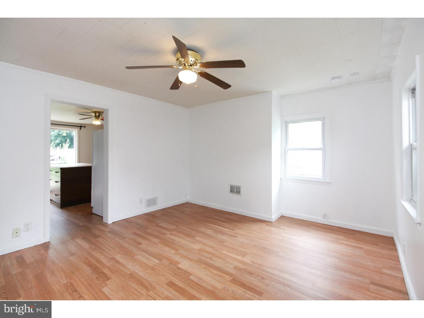 39 E Millbrooke Ave Property Photo 3