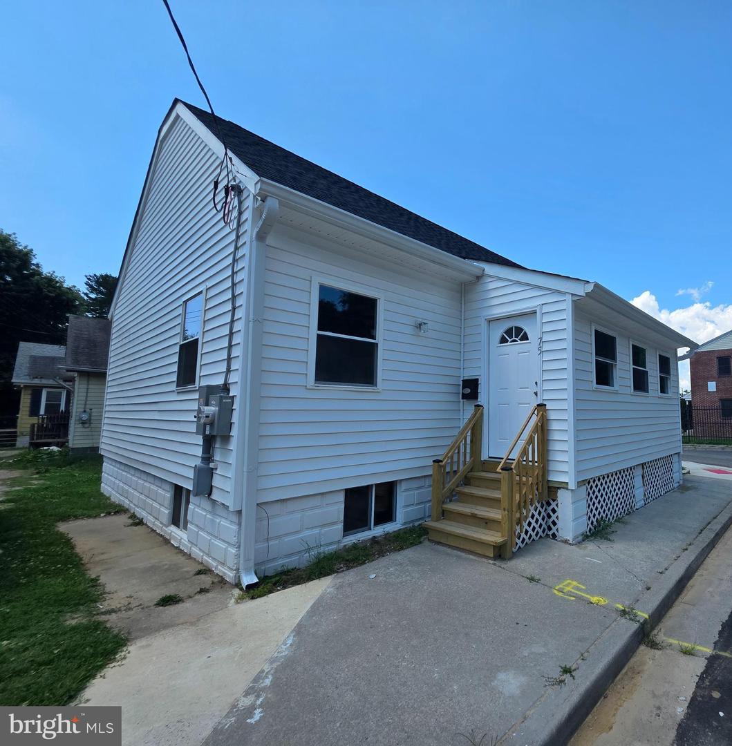 75 HEDGE ST Property Photo 1