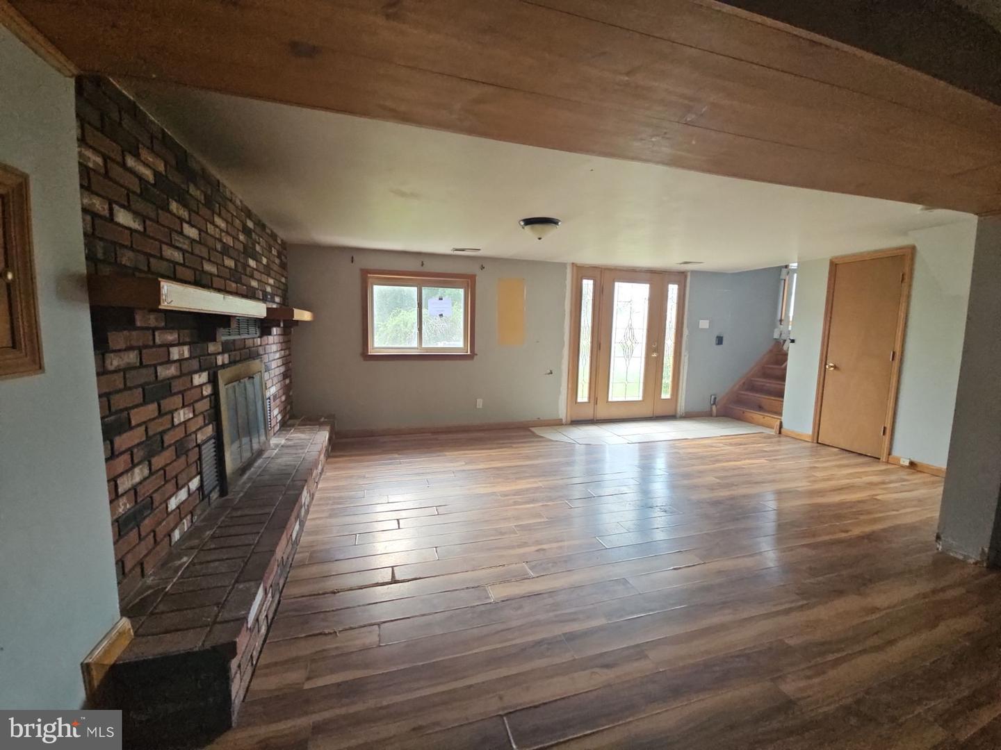 25 Jones Ave Property Photo 3