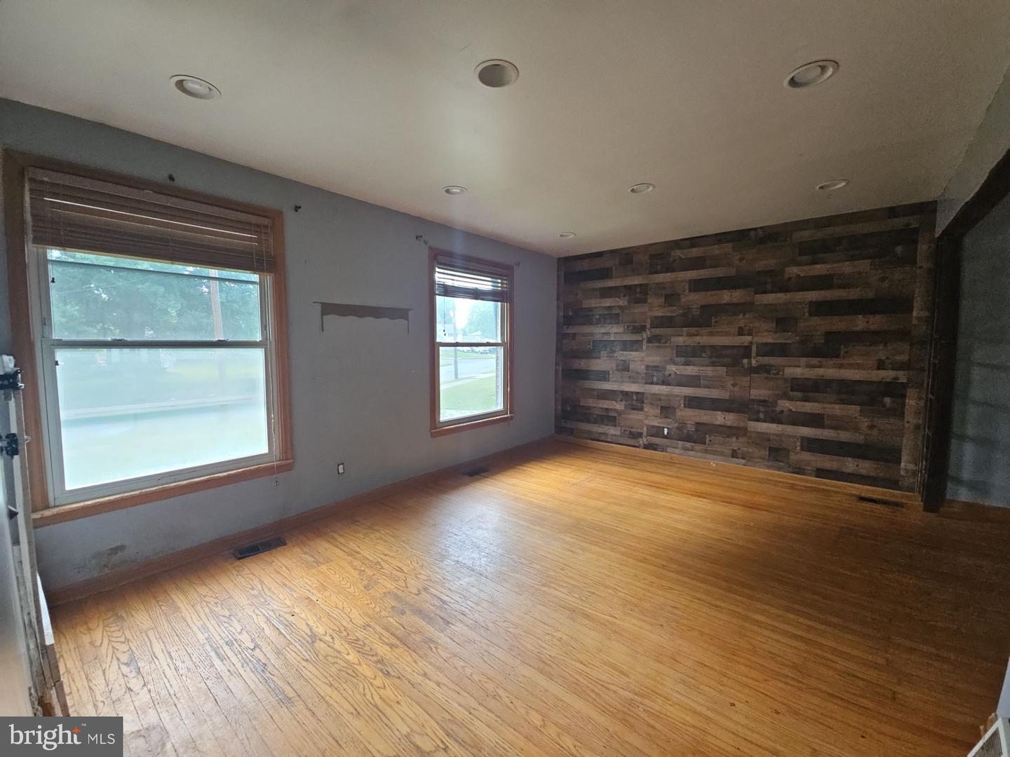 25 Jones Ave Property Photo 5