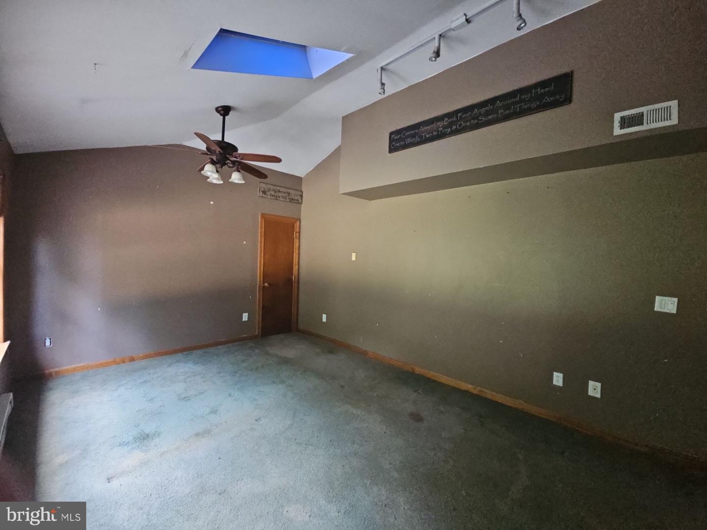 25 Jones Ave Property Photo 17
