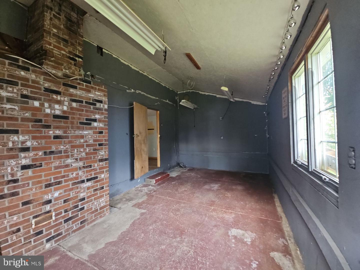 25 Jones Ave Property Photo 21