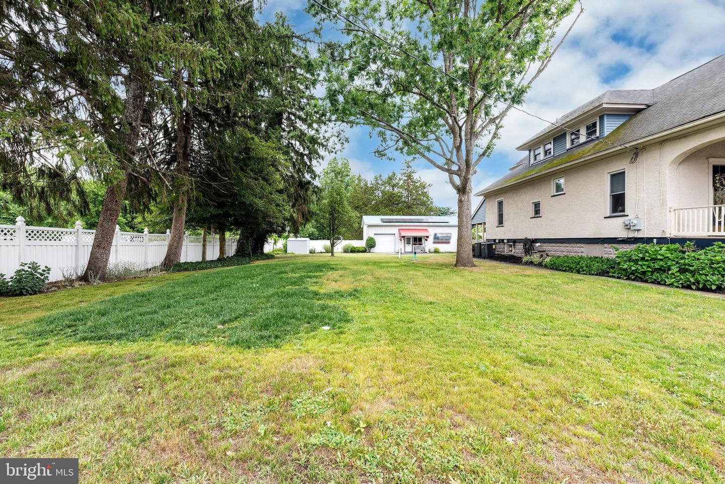 76 Broad St Property Photo 2