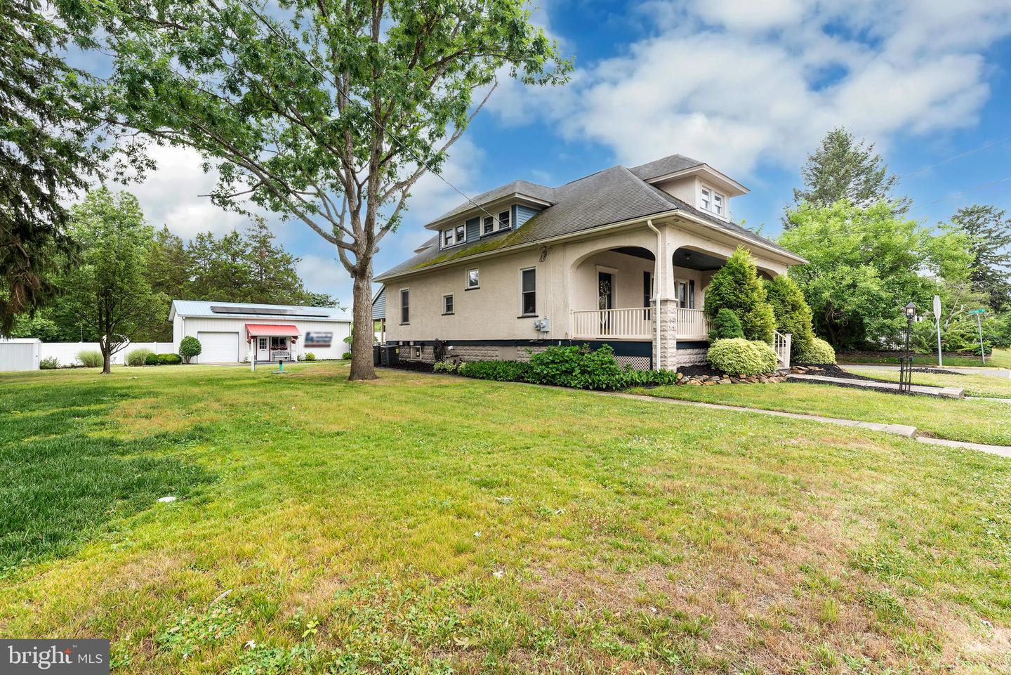 76 Broad St Property Photo 3