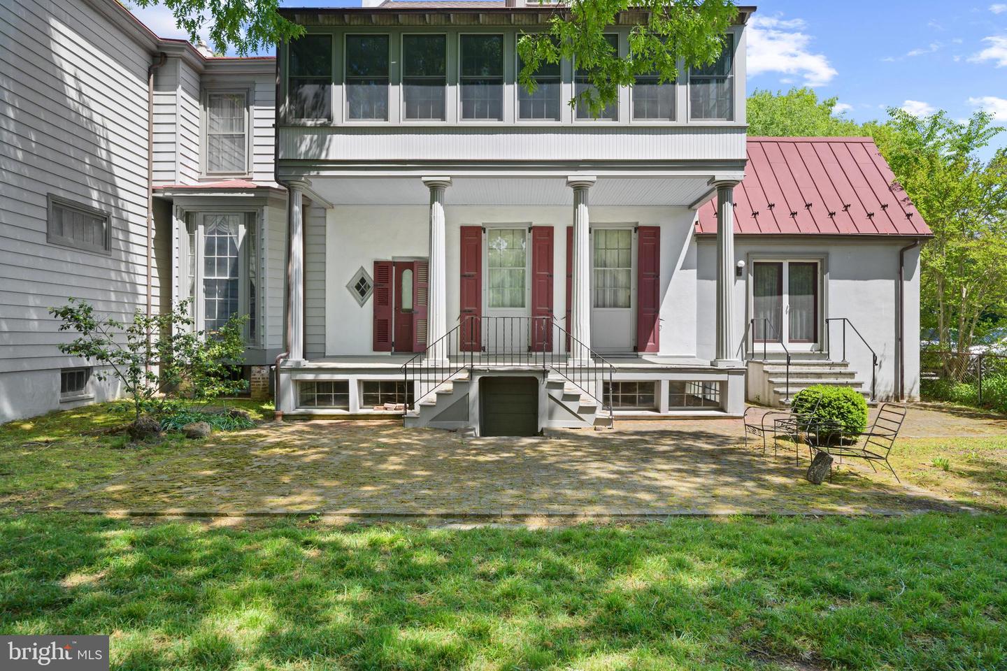 109 W Broadway Property Photo 15
