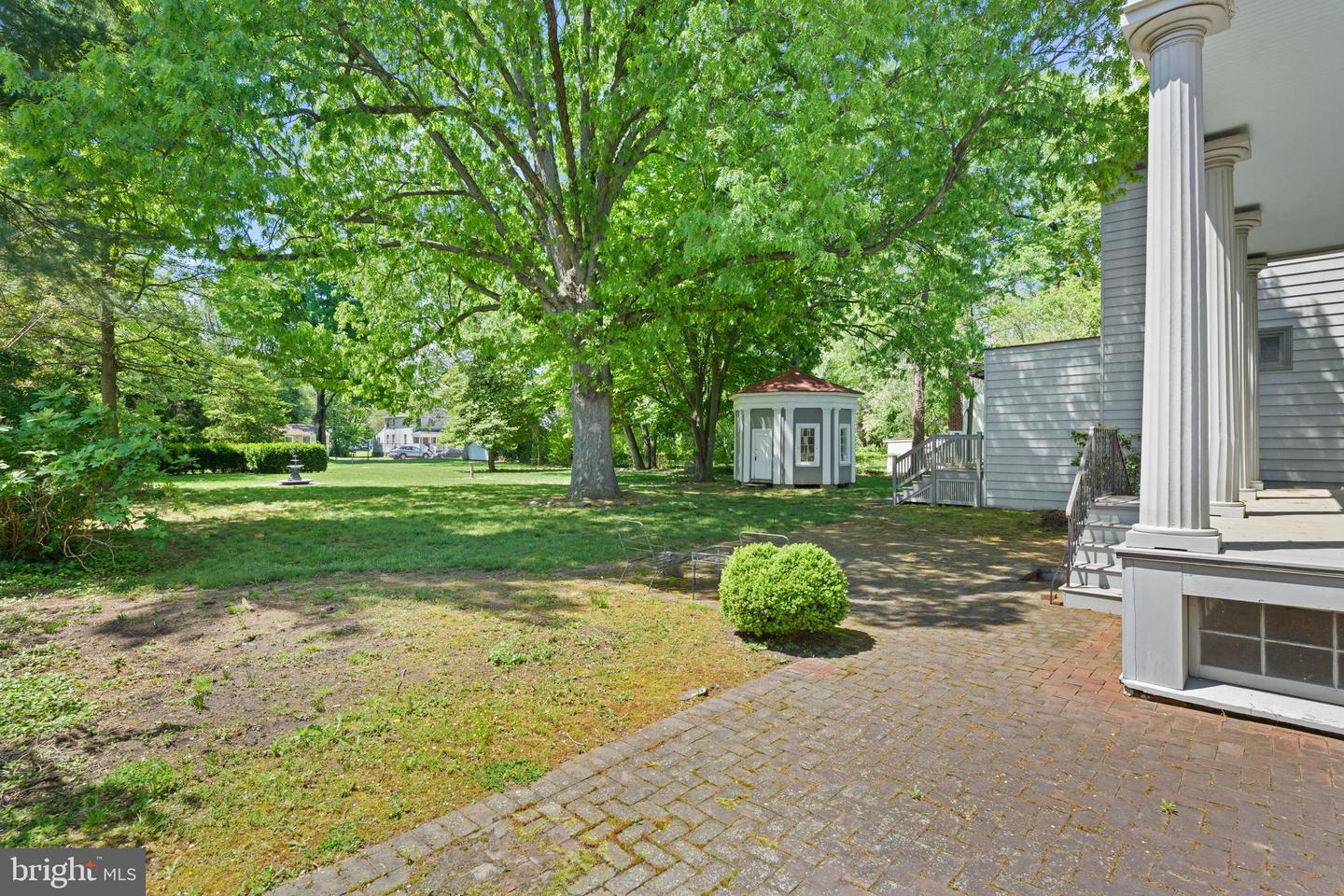 109 W Broadway Property Photo 17