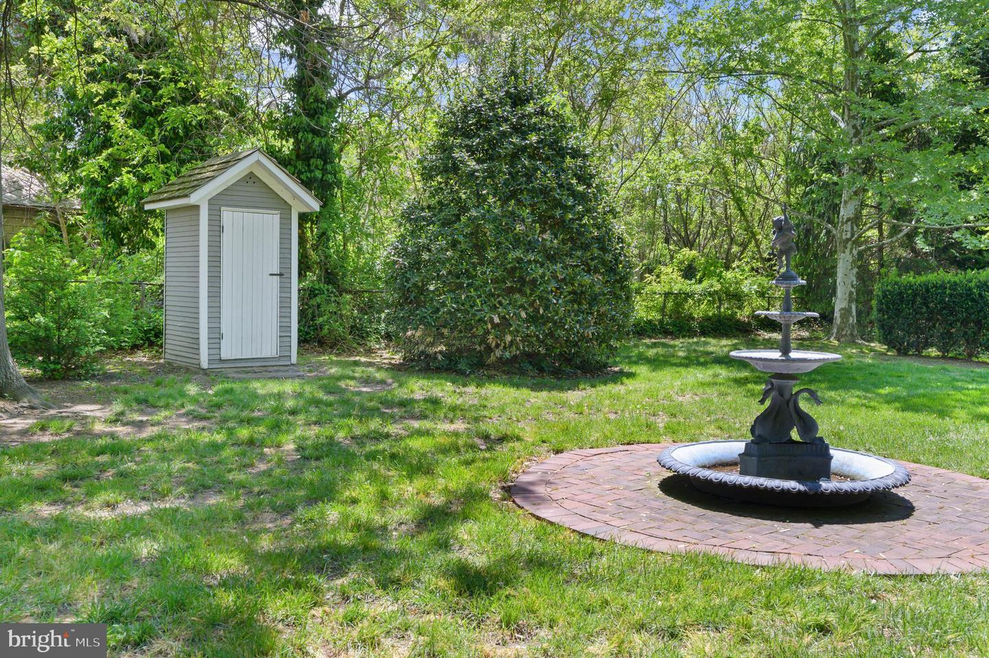 109 W Broadway Property Photo 18