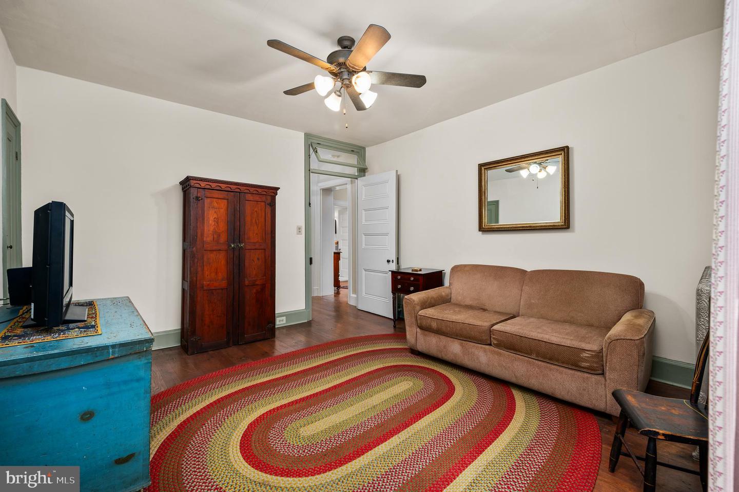 109 W Broadway Property Photo 36