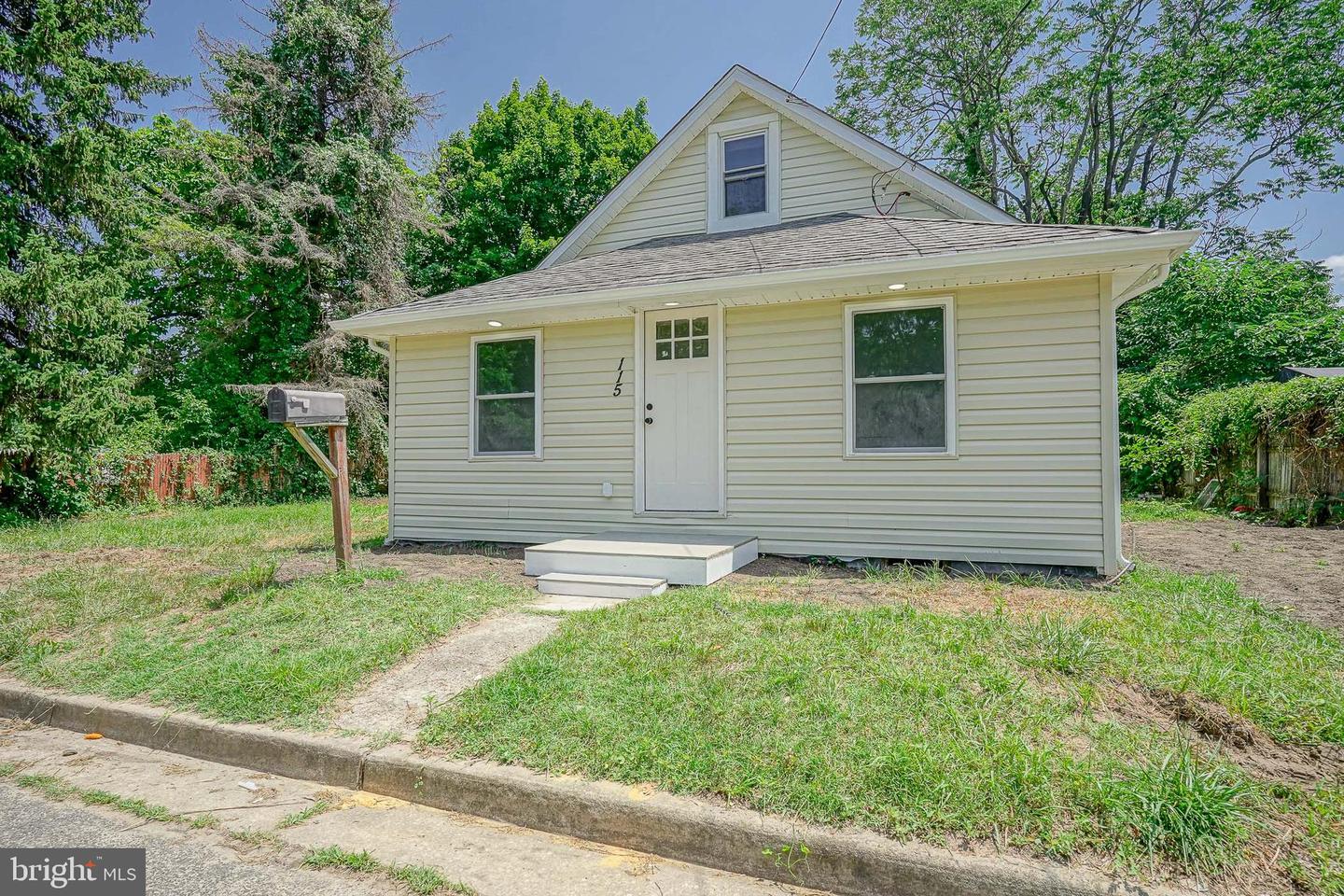 115 Guest St Property Photo 1