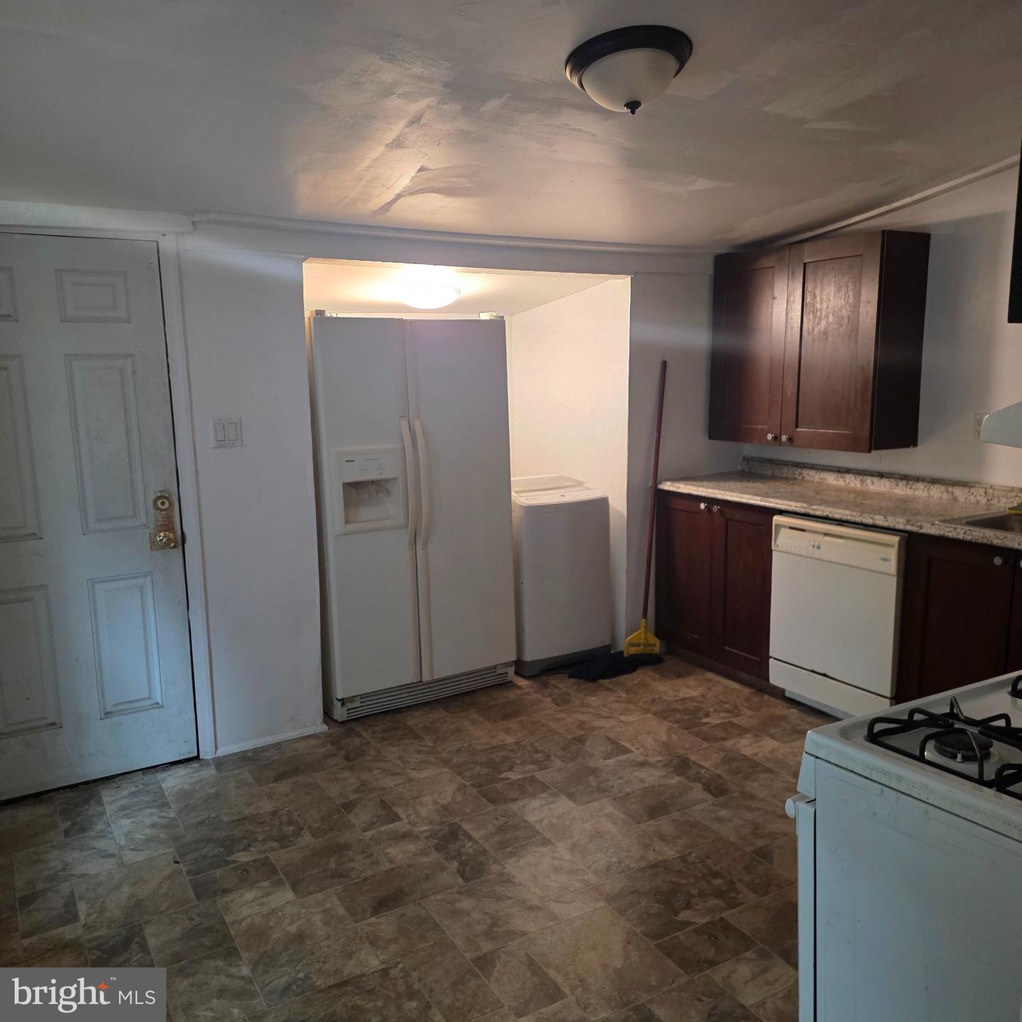 104 Thompson St Property Photo 5