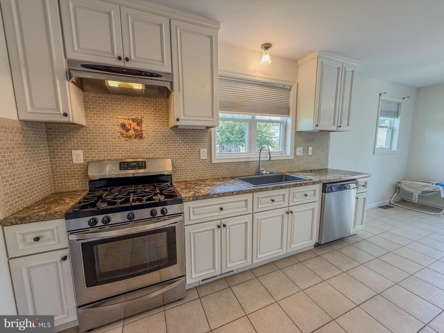 14 Broad St Property Photo 2