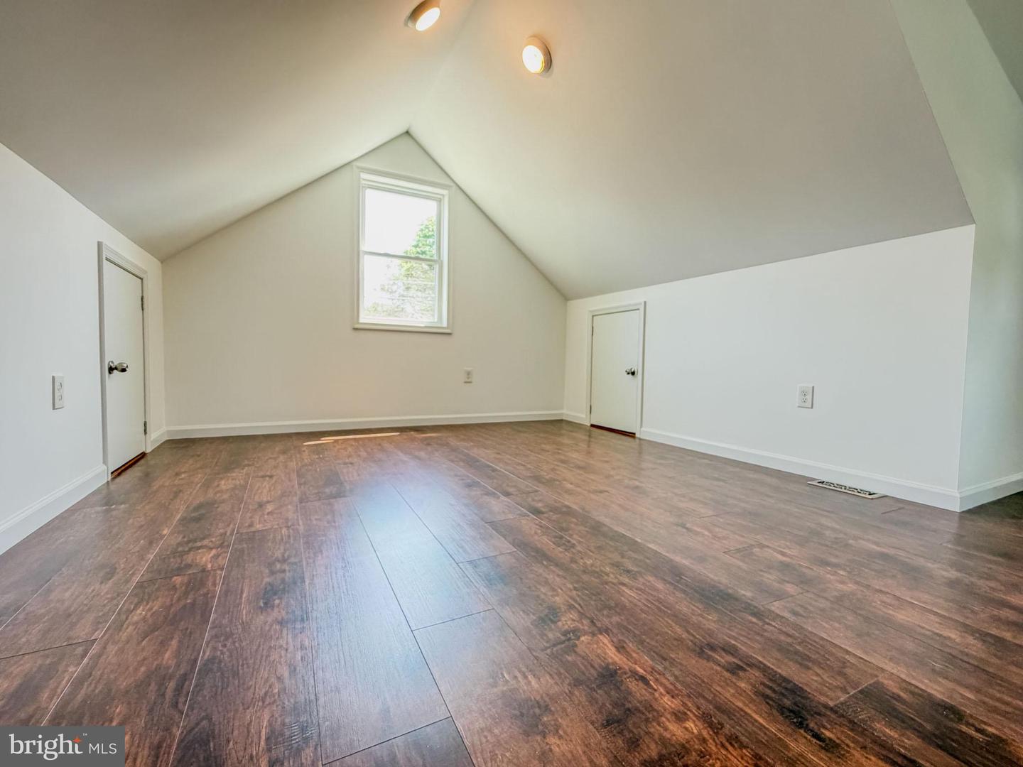 14 Broad St Property Photo 16