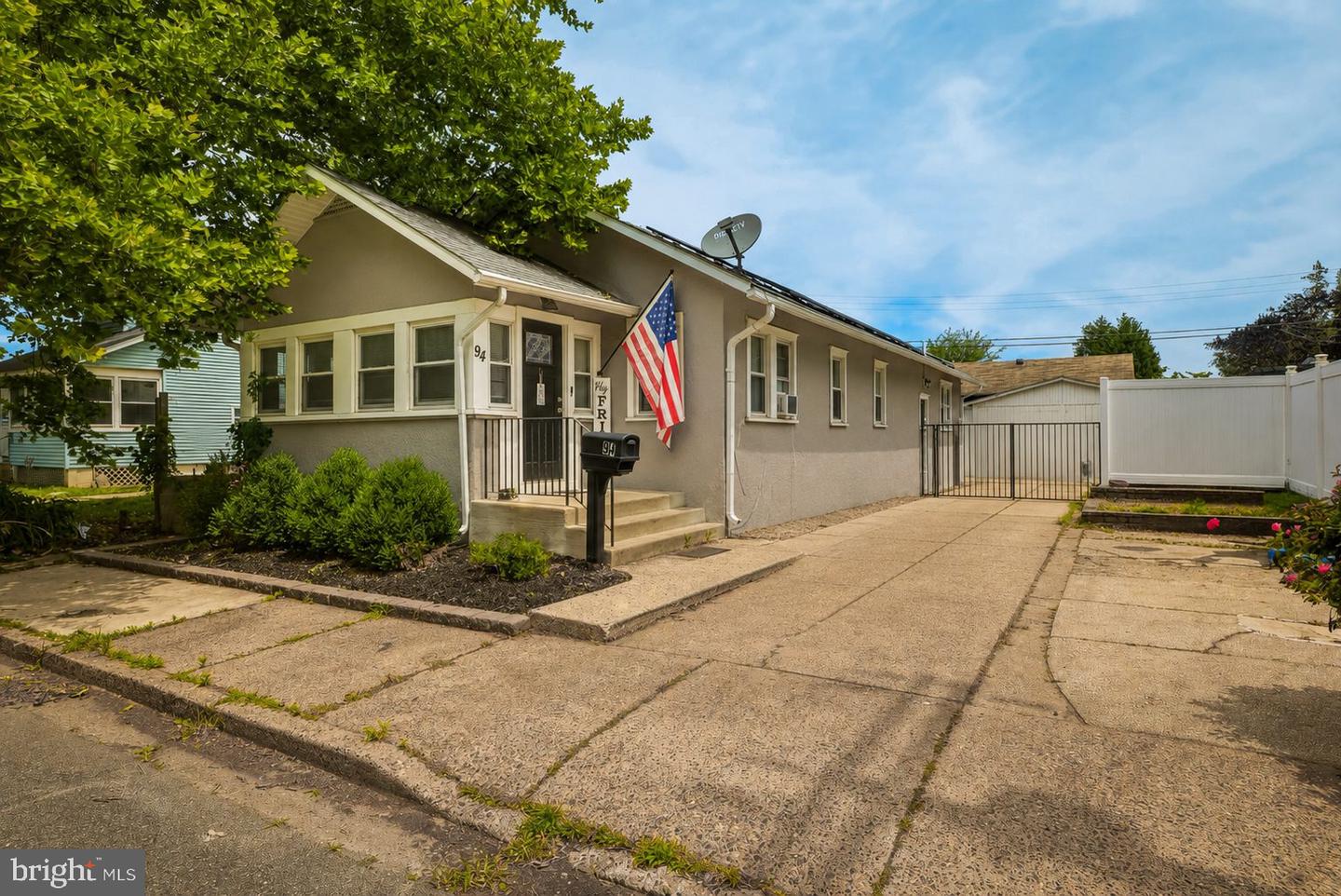 94 Highland Ave Property Photo 1
