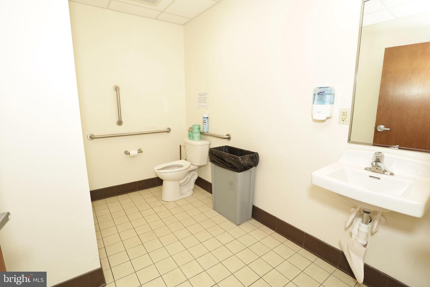 399 Front St #b & C Property Photo 11