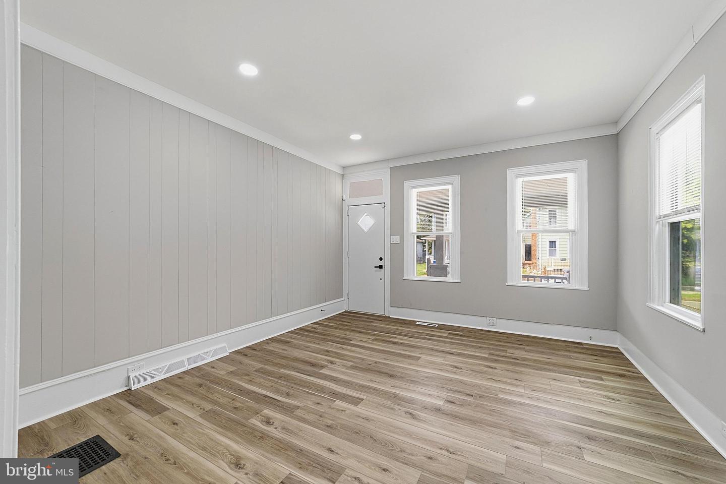 146 7th Property Photo 7