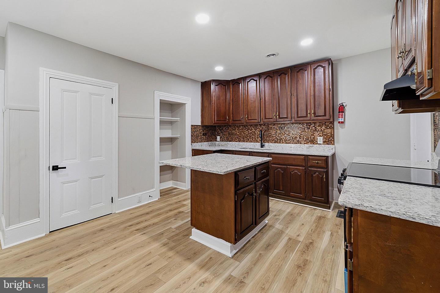 146 7th Property Photo 10