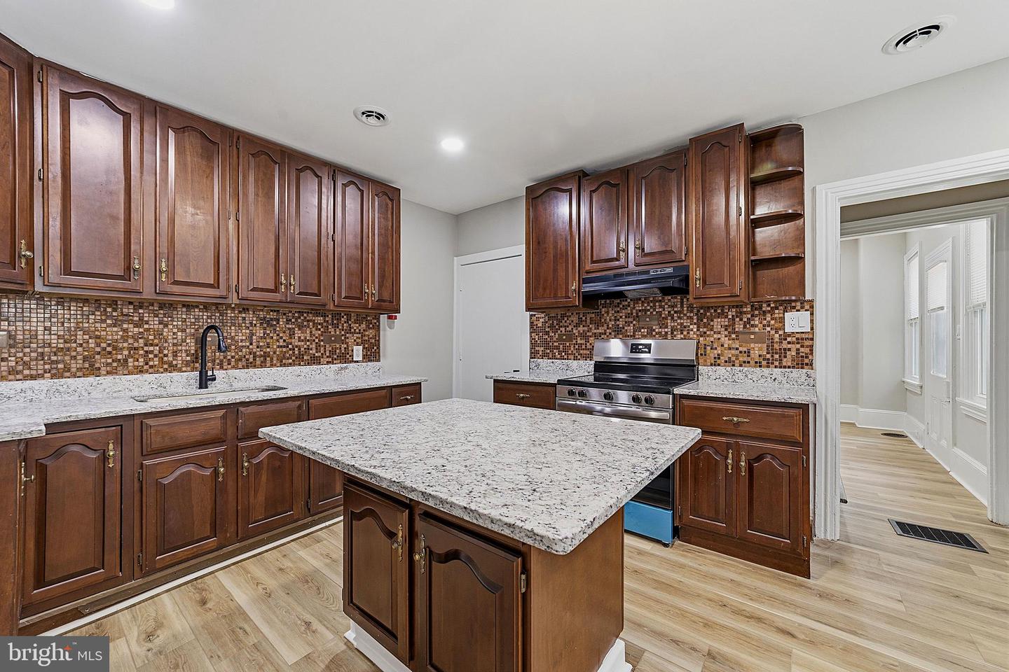 146 7th Property Photo 11