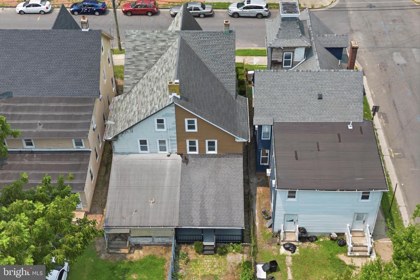 146 7th Property Photo 27
