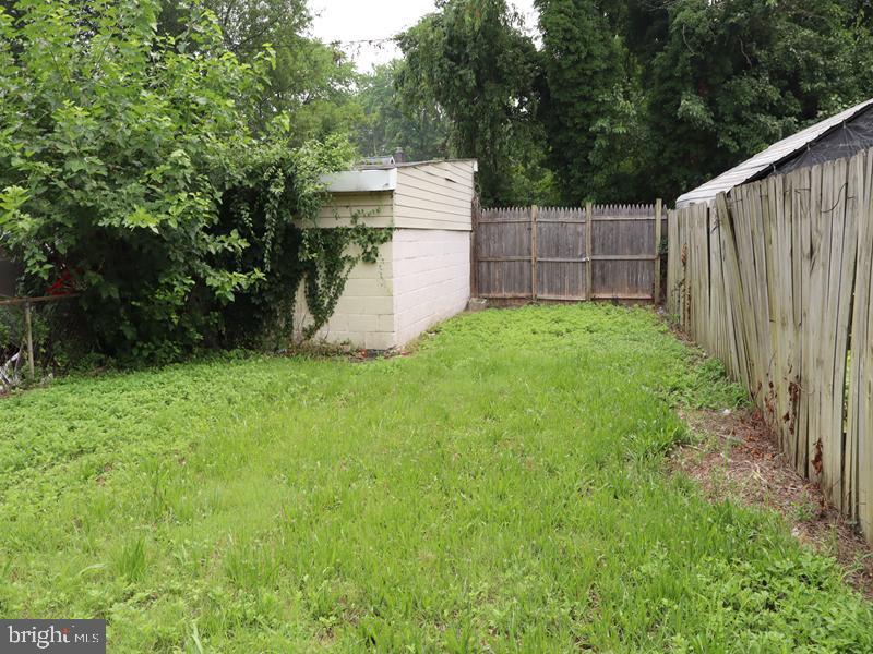 273 N Broad St Property Photo 6