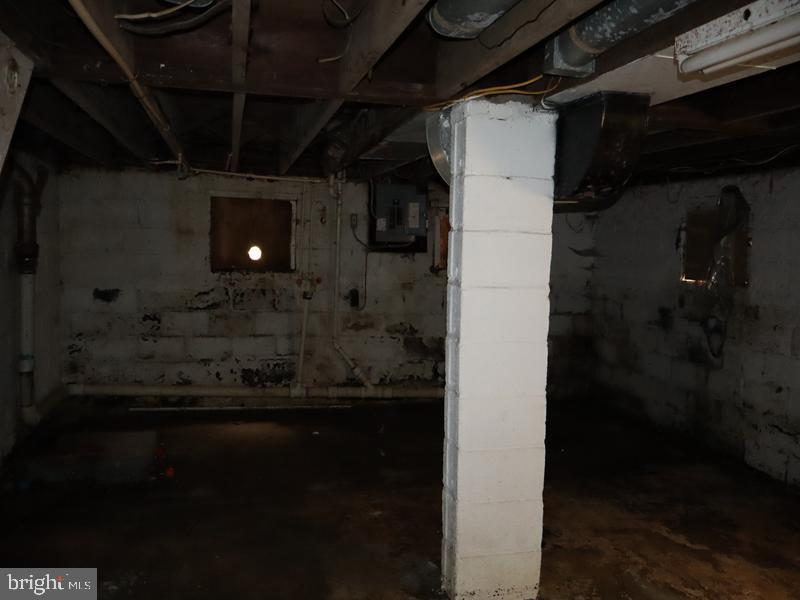 273 N Broad St Property Photo 7